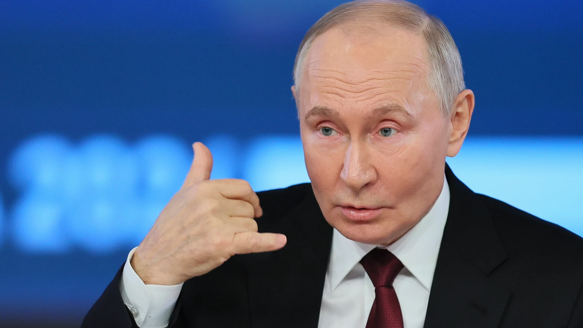 Moscow (Russian Federation), 19/12/2024.- Russian President Vladimir Putin gestures as he answers questions during his annual live broadcast press conference with Russian federal, regional, and foreign media at the Gostiny Dvor forum hall in Moscow, Russia, 19 December 2024. Russian President Vladimir Putin on 19 December holds his end-of-year press conference and the 'Direct Line with Vladimir Putin' televised event, where he will answer citizens' questions focusing on domestic issues. (Rusi...