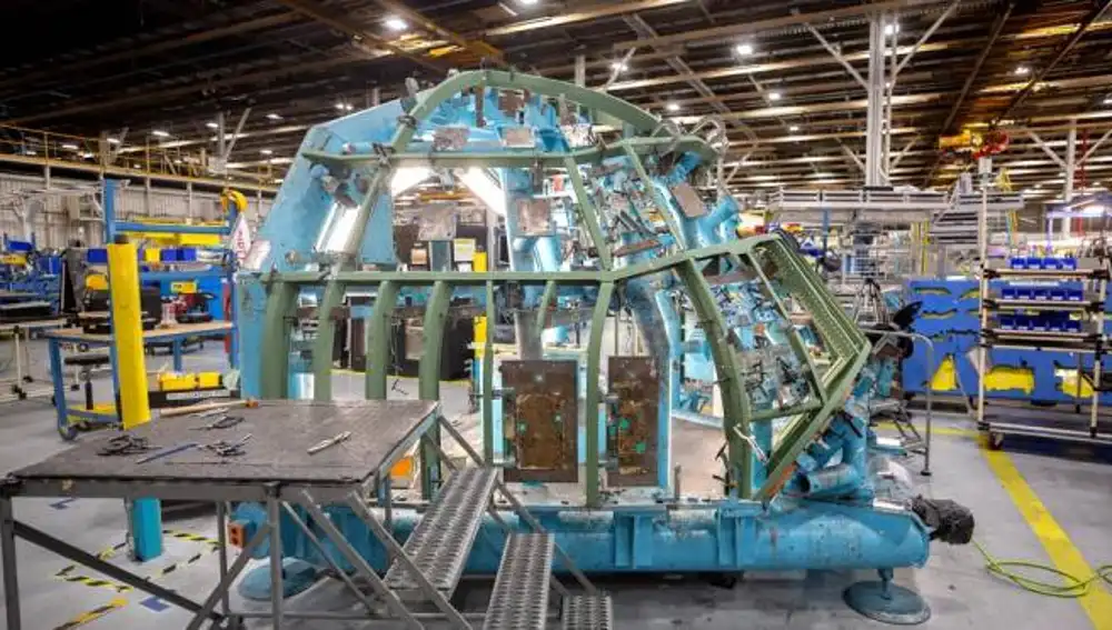 Sección de la cabina del C-130J-30 que está siendo reconvertido en el primer E-130J.