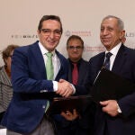 El rector de la Universidad de Salamanca, Juan Manuel Corchado, suscribe un memorando de entendimiento con el presidente de la Arab Academy for Science, Technology and Maritime Transport, Ismail Abdel Ghafar.