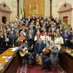 Los parlamentarios del PP cantan villancicos en la Cámara andaluza