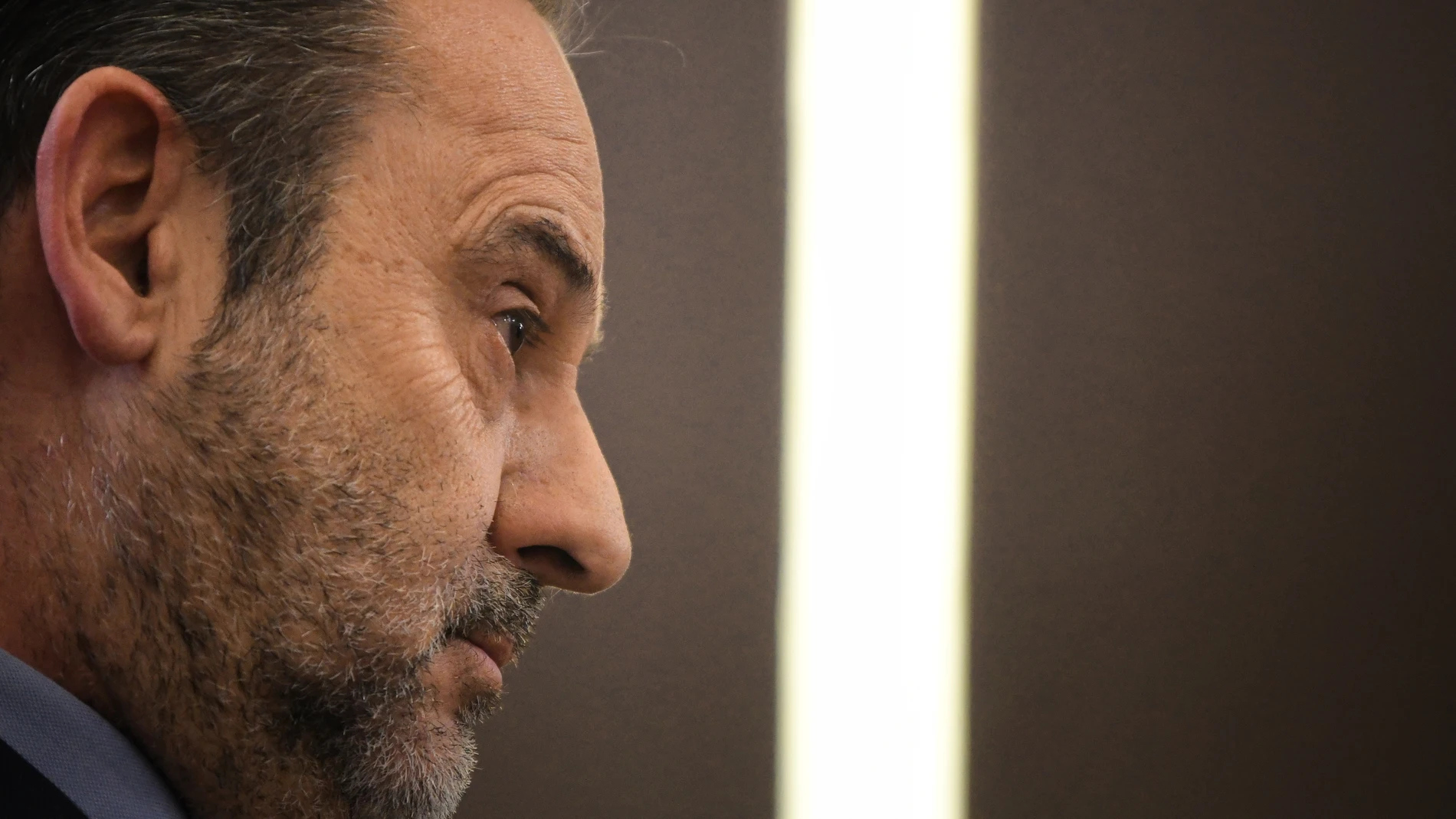 El exministro José Luis Ábalos durante una rueda de prensa en el Congreso de los Diputados tras denunciar a la Guardia Civil ante la Fiscalía, en el Congreso de los Diputados, a 19 de diciembre de 2024, en Madrid (España). José Luis Ábalos ha presentado en la Fiscalía General del Estado una denuncia contra la Guardia Civil por "interceptación de correspondencia privada" a un aforado. El exministro pone de manifiesto en el escrito que los cuerpos del GAR y de la UCO montaron un dispositivo en ...
