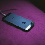 El motivo por el que nunca deberías compartir tu cargador si tienes un iPhone