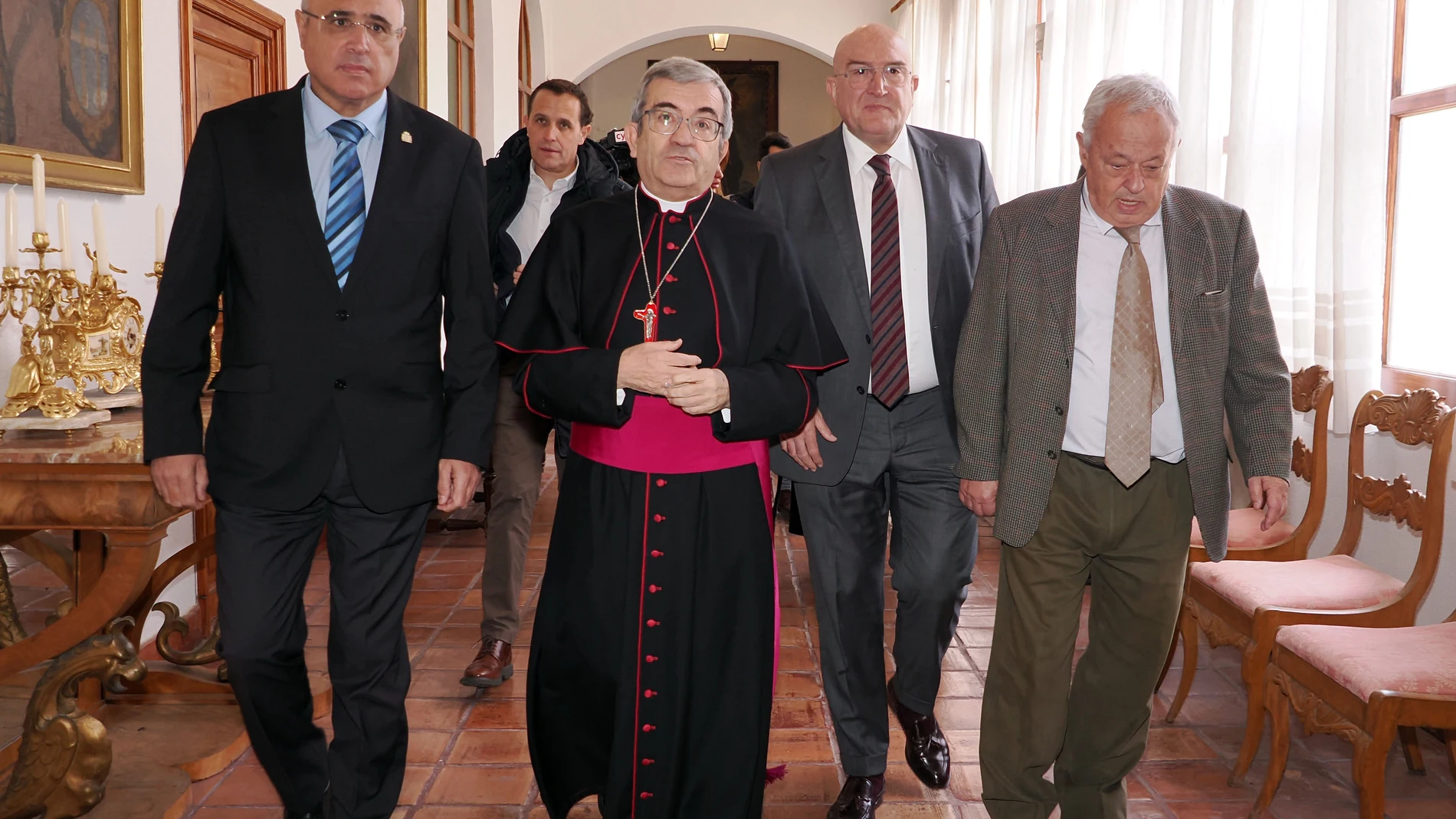 Luis Argüello junto a Jacinto Canales, Fonzalo Santonja, Jesús Julio Carnero y Conrado Íscar