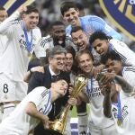 Los jugadores del Real Madrid celebran el título de la Intercontinental