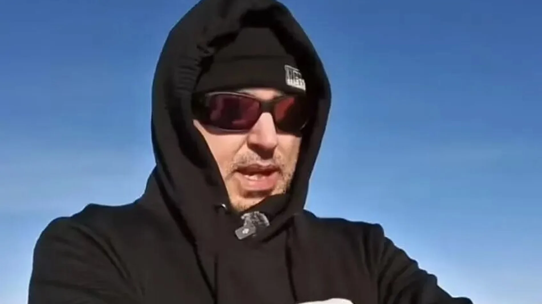 El terraplanista más famoso del mundo admite estar equivocado después de un viaje de 9.000 millas y 30.000 dólares a la Antártida para un ''experimento final''