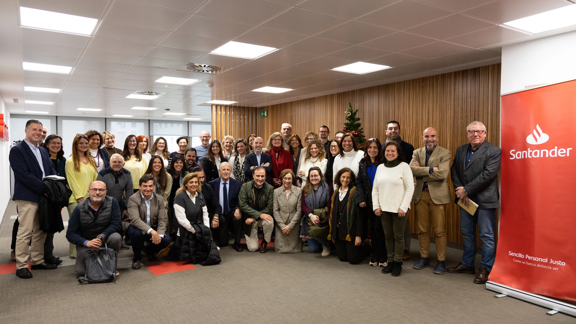Encuentro celebrado con las ONG, en el que participó Miguel Ángel Franco, director territorial