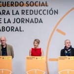 Yolanda Díaz firma con CCOO y UGT el acuerdo para la reducción de la jornada laboral