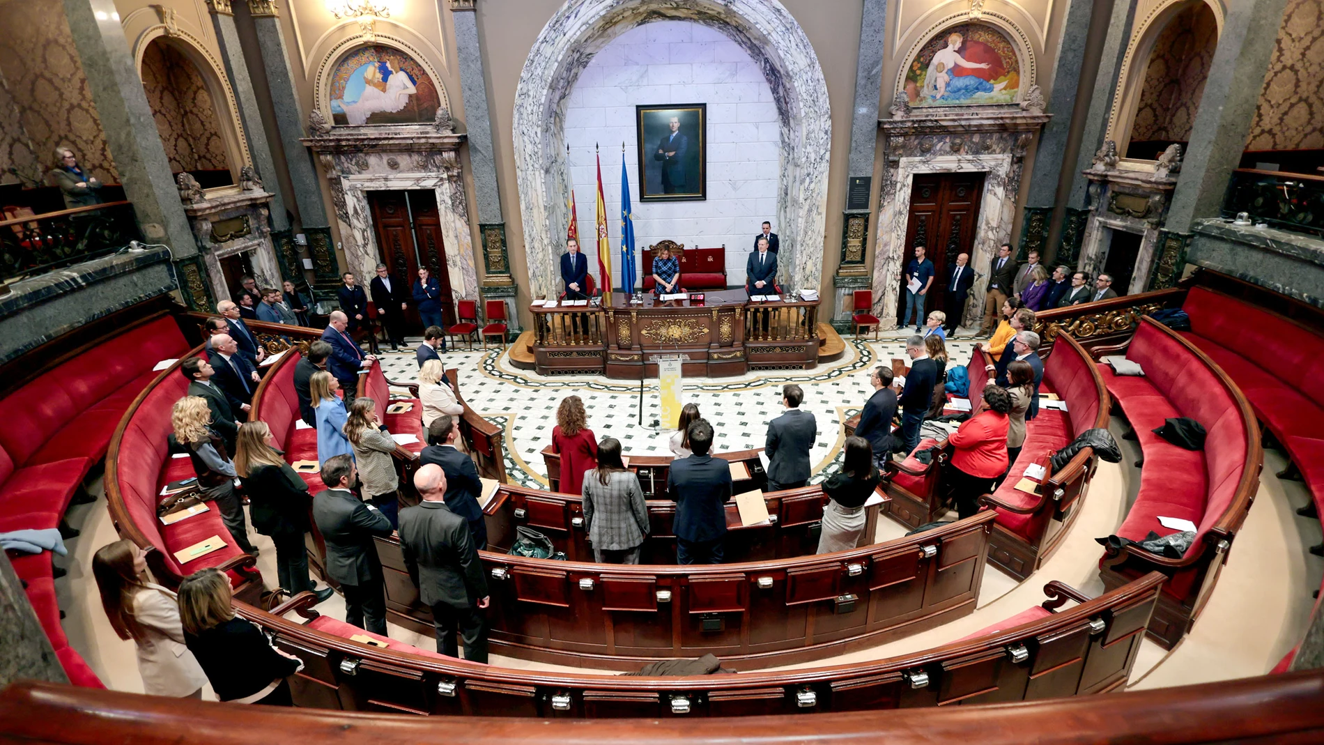 El pleno ha guardado un minuto de silencio