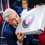 Juan baila pegado con el maletín de "Gran Hermano" y se lleva los 300.000