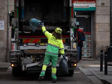 Econom&iacute;a.- Acuerdo para subir un 3% los salarios del personal de limpieza y recogida de residuos de Barcelona