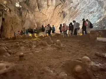 Visitas a la Cueva de Valporquero Visitas a la Cueva de Valporquero