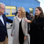 Antonio Silván junto a Cayetana Álvarez de Toledo y Esther Muñoz