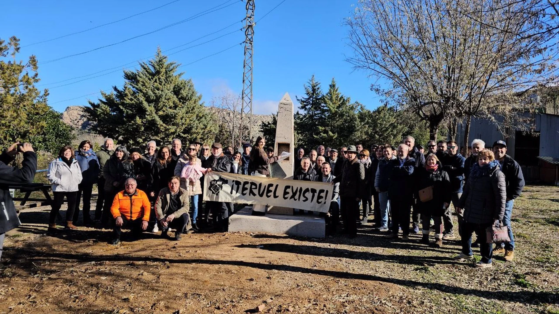 El Movimiento ciudadano Teruel Existe culmina su 25 aniversario con la puesta del monolito de las promesas incumplidas