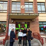 Lucía Fernández Esteban, CEIP Arias Gonzalo (Zamora), recibe uno de los premios