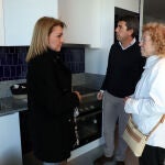 El presidente Mazón y la vicepresidenta Camarero en una de las viviendas con una afectada