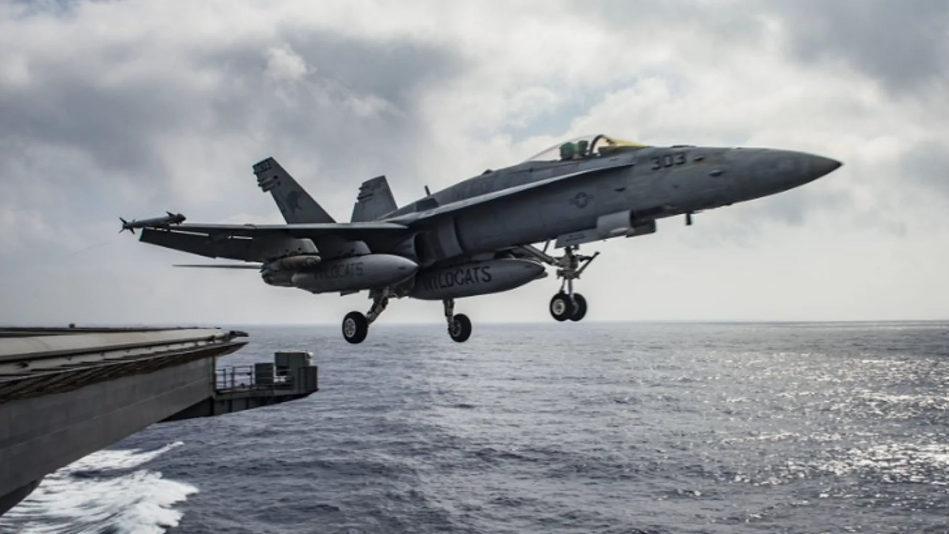 Un avión de combate F/A-18 de EEUU en el Mar Rojo en una foto de archivo