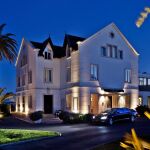 A esta impresionante mansión se le añadió una zona nueva aledaña dotando al hotel de un total de treinta y tres habitaciones
