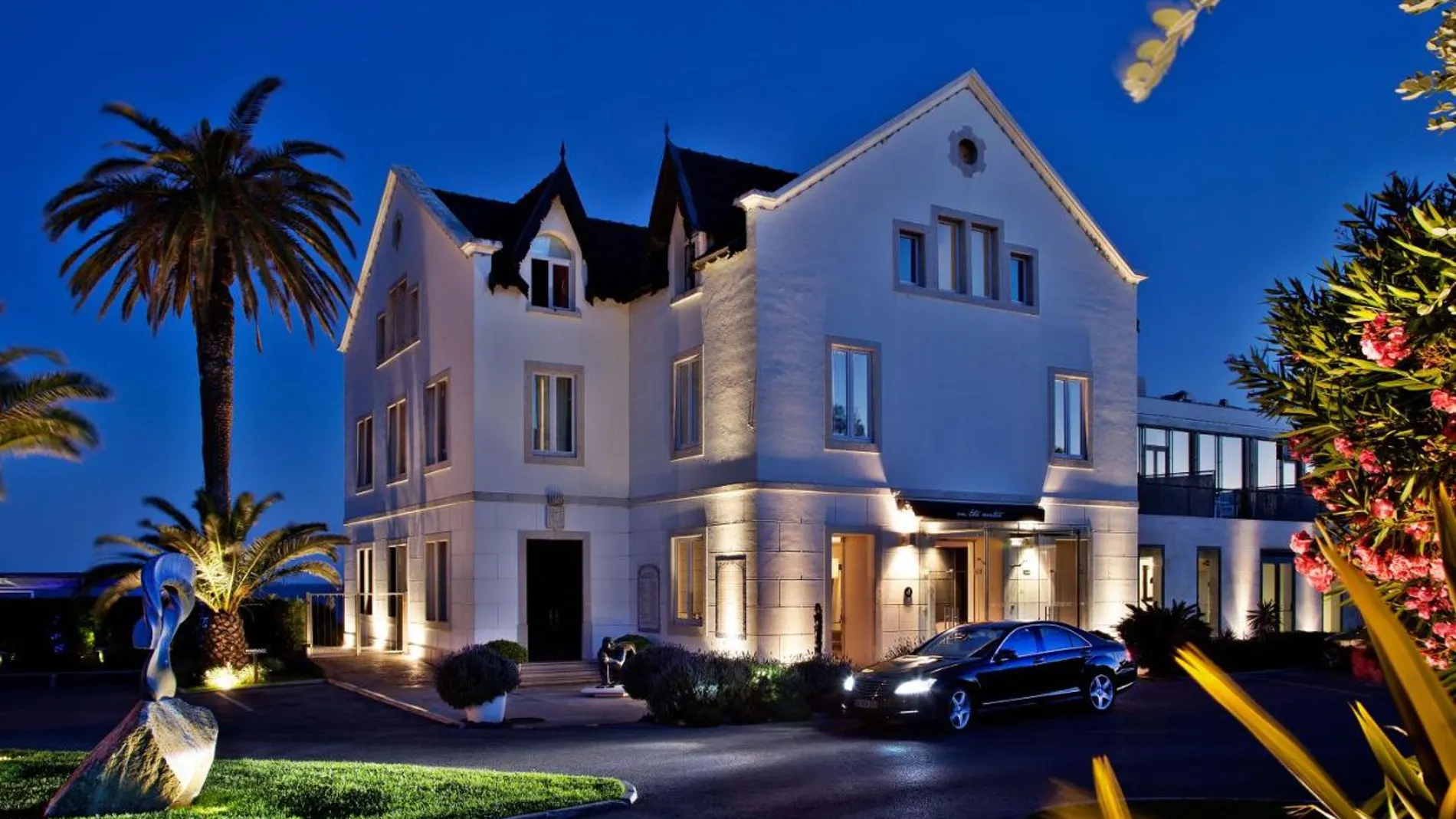 A esta impresionante mansión se le añadió una zona nueva aledaña dotando al hotel de un total de treinta y tres habitaciones