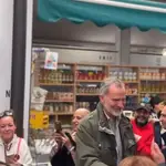 AMP2.- Los Reyes y sus hijas visitan por sorpresa Catarroja, una de las localidades más afectadas por la dana