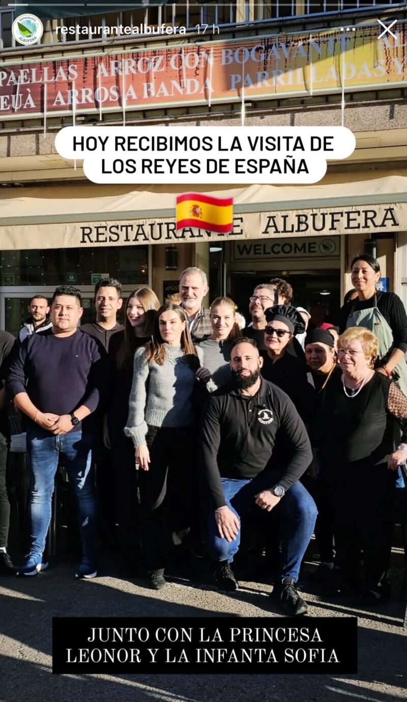 La Familia Real visita el restaurante Albufera en Valencia