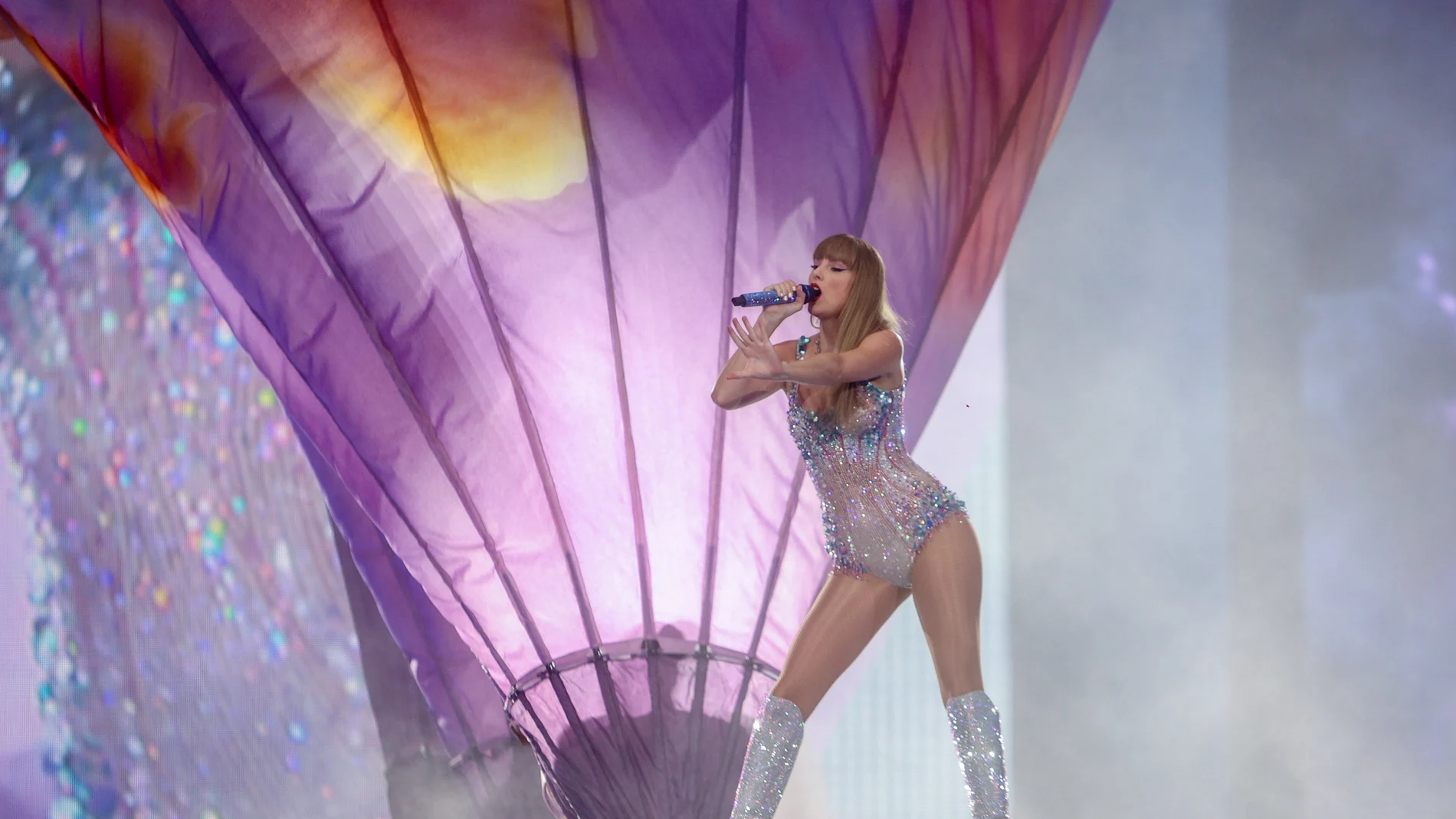 La cantante Taylor Swift durante la primera de sus dos actuaciones en el Estadio Santiago Bernabéu