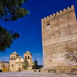 Castillo en pleno pueblo medieval 