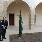 El alcalde de Alicante, Luis Barcala, en el patio de la recién remodelada Cada de la Misericordia de Alicante