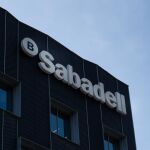 Economía/Finanzas.- La ACCO envía a la CNMC el informe sobre la OPA de BBVA a Banco Sabadell