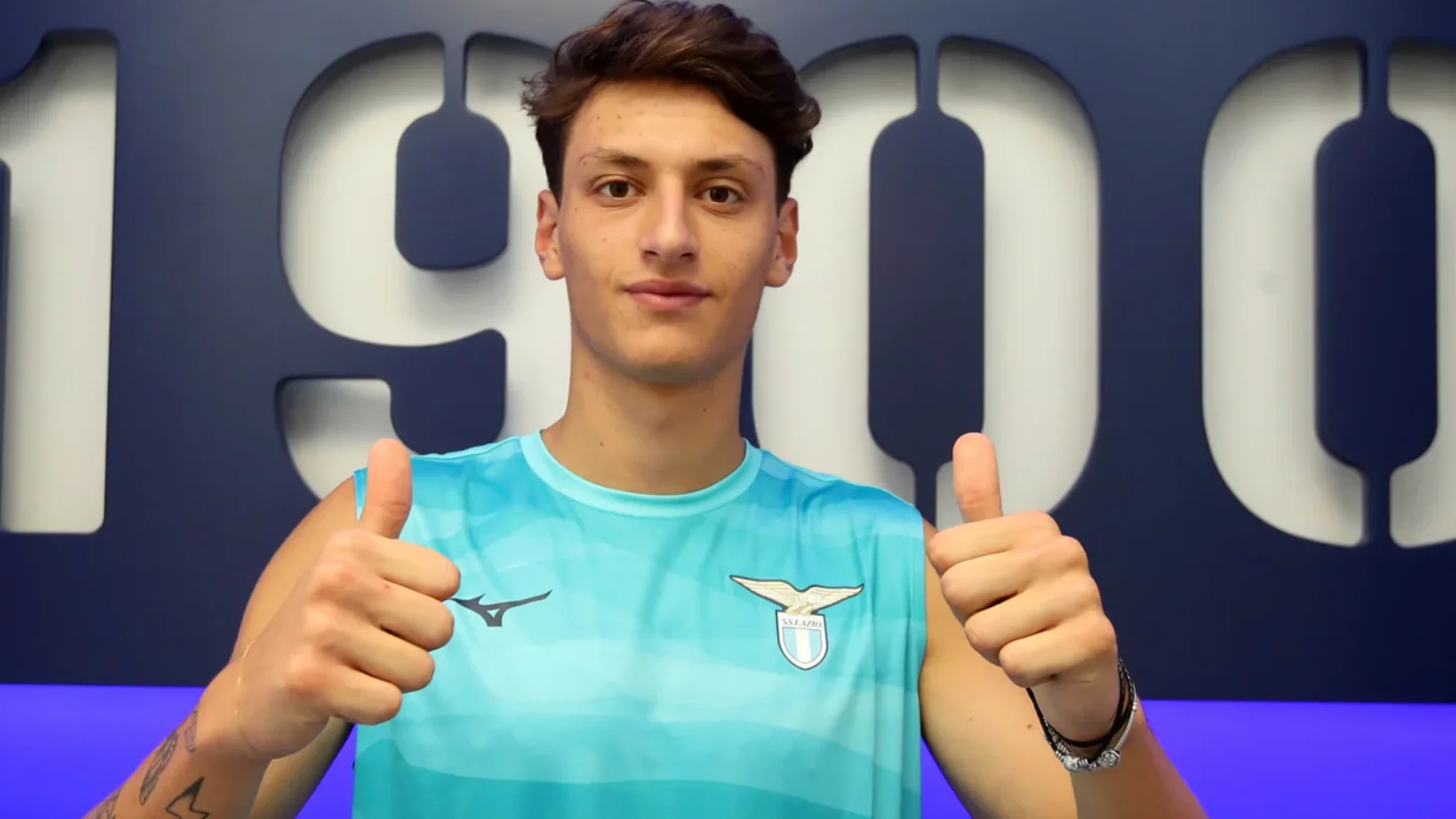 Polémica en Italia tras el primer gol del bisnieto de Mussolini: " La grada corea su nombre entre saludos fascistas"