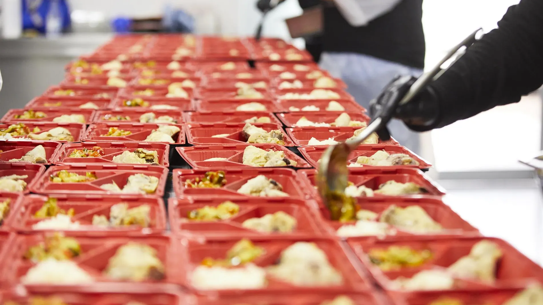 MADRID.-Asociación Confía, 14 comedores sociales y Coca-Cola repartirán hoy 1.000 comidas a familias vulnerables