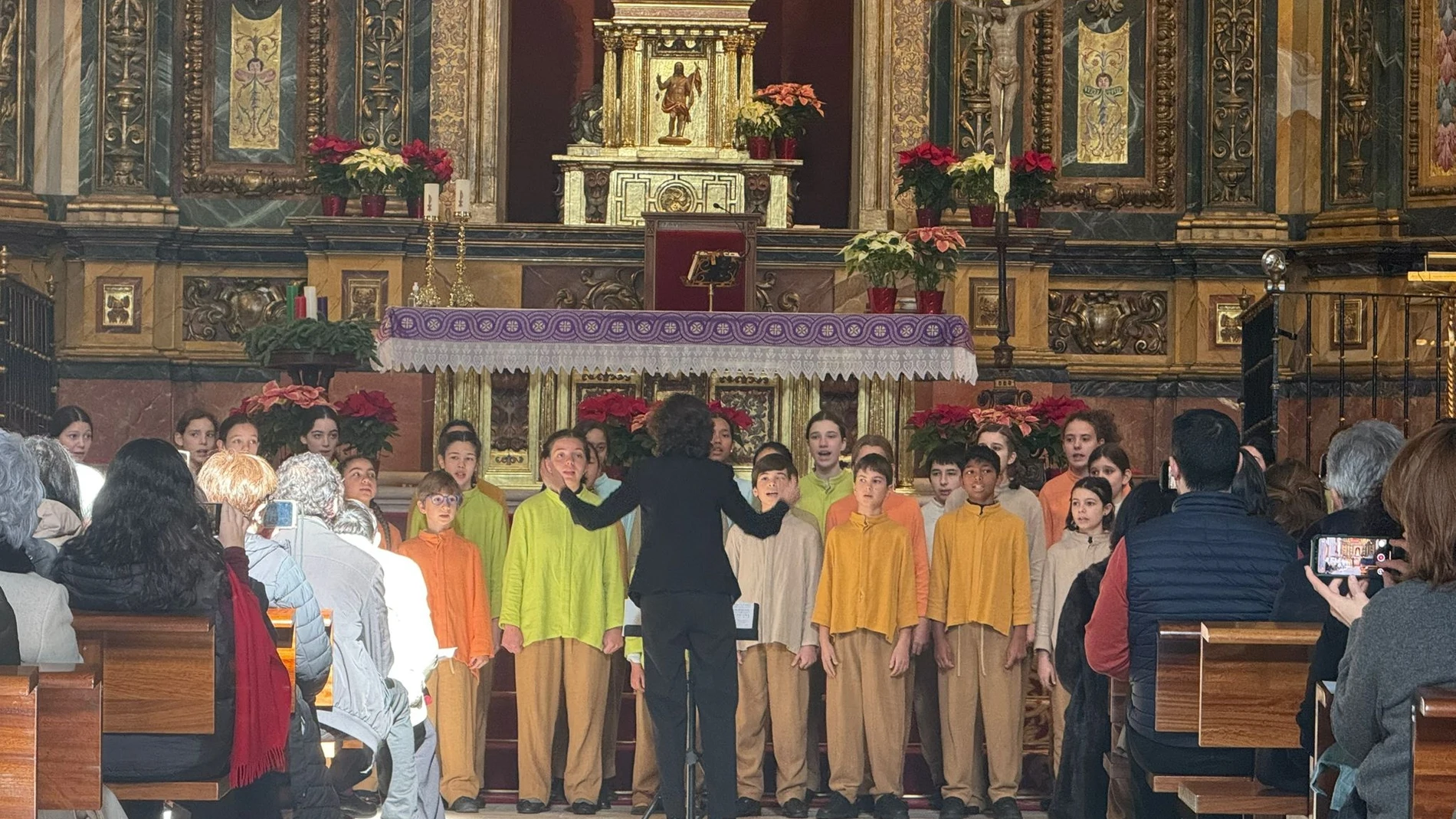 Ana González dirige el Concierto de Navidad de los Pequeños Cantores de la ORCAM, el pasado domingo 22 de diciembre en Chinchón