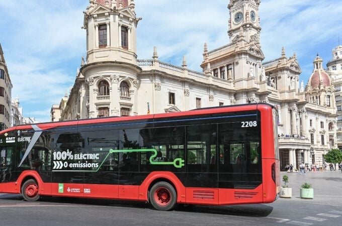 Valencia.- EMT y Banco Europeo de Inversiones firman el préstamo de 69 millones para comprar 145 autobuses eléctricos