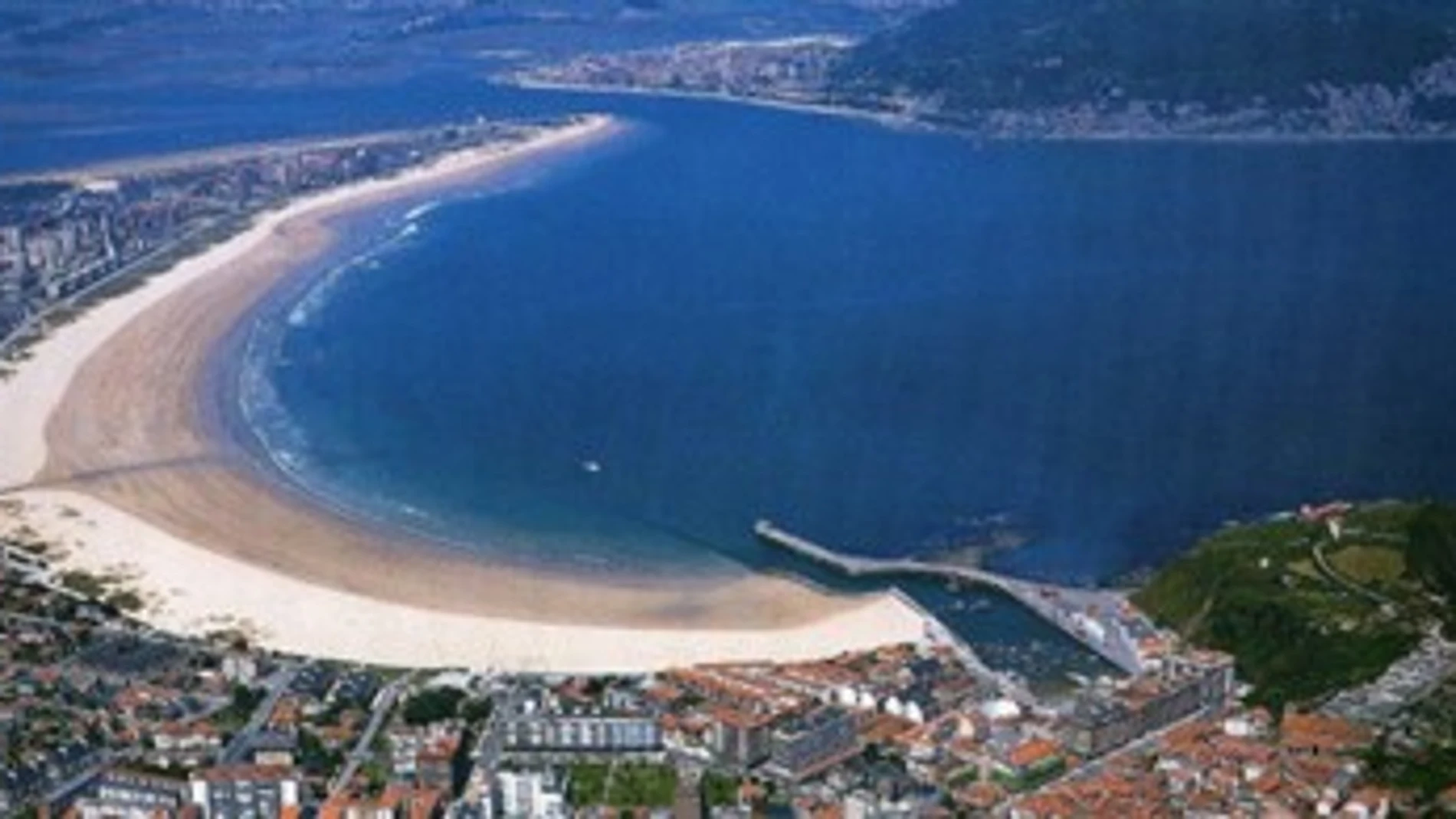 Fomento y Laredo firman la cesión de los terrenos necesarios para la construcción de 37 VPO en régimen de alquiler asequible