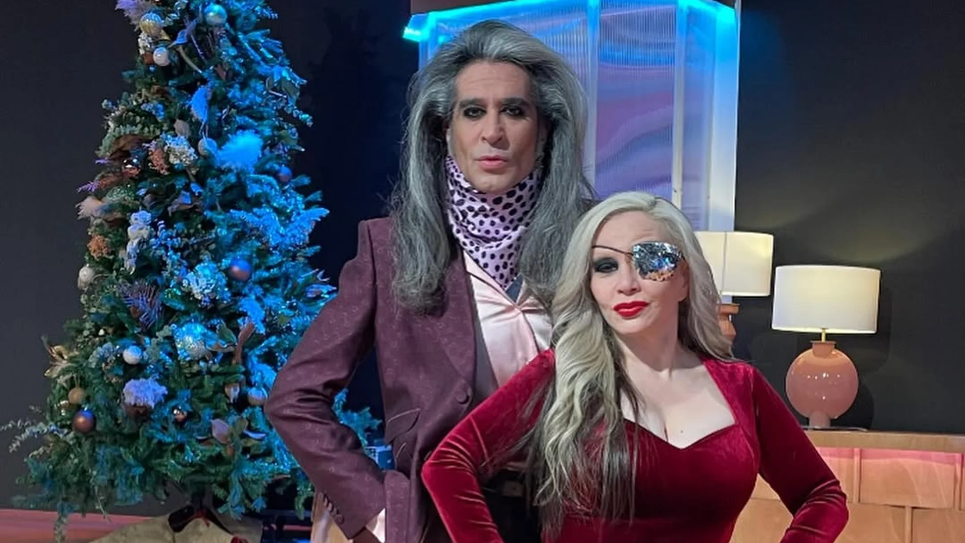 Vestido de terciopelo de Alaska en Nochebuena.