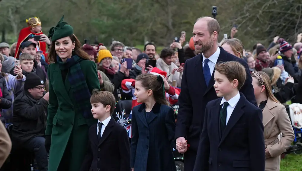 El príncipe Guillermo y Kate Middleton junto a sus hijos en Sandringham