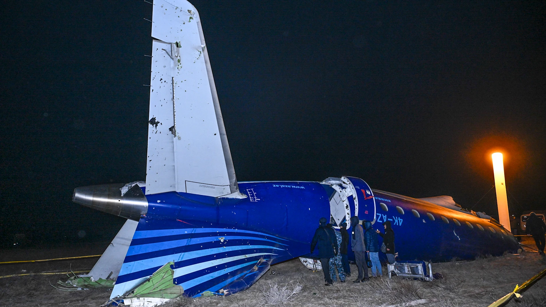 Aktau (Kazakhstan), 25/12/2024.- Wreckage of plane passenger plane Embraer ERJ-190AR at the crash site near Aktau, Kazakhstan, 25 December 2024. Azerbaijan Airlines Embraer ERJ-190AR passenger plane flying from Baku to Grozny crashed some three kilometres away from the city of Aktau. According to preliminary information, the incident was caused by a collision between the aircraft and a flock of birds. (Azerbaiyán, Kazajstán) EFE/EPA/STR