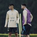 Julio Soler y Leo Messi durante un entrenamiento con la Selección Argentina