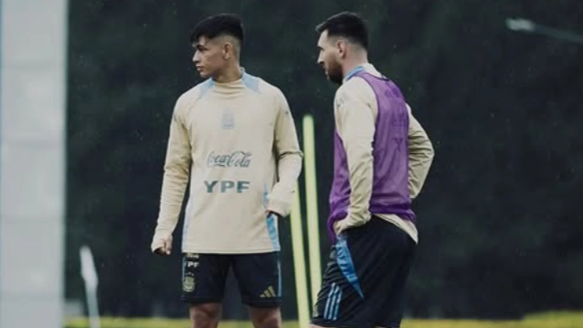 Julio Soler y Leo Messi durante un entrenamiento con la Selección Argentina