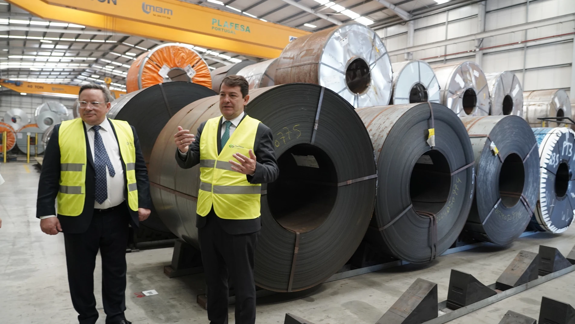 Fernández Mañueco durante una visita en la Planta Plafesa del Grupo Network Steel