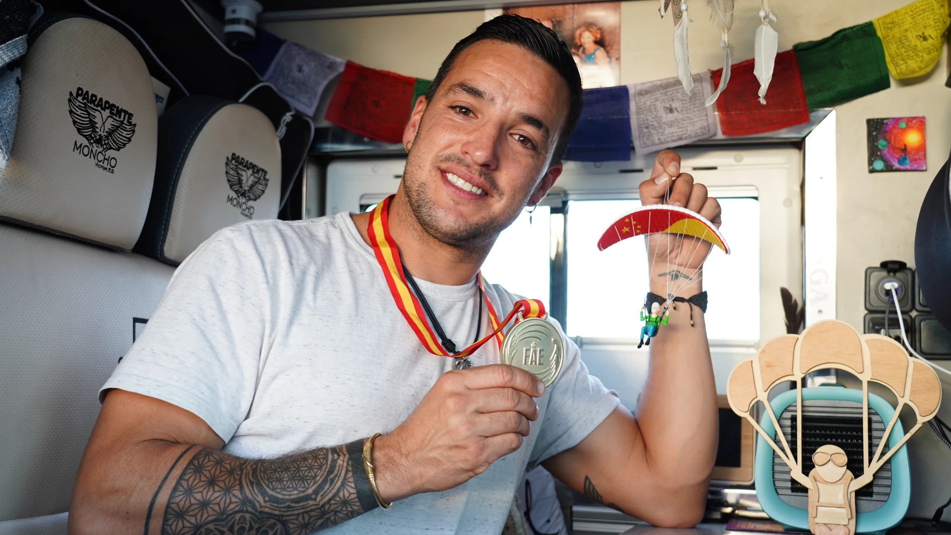 El parapentista leonés Víctor Rodríguez