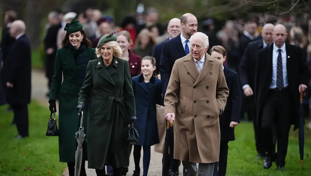 La familia real británica asiste al oficio religioso por el Día de Navidad en Sandringham