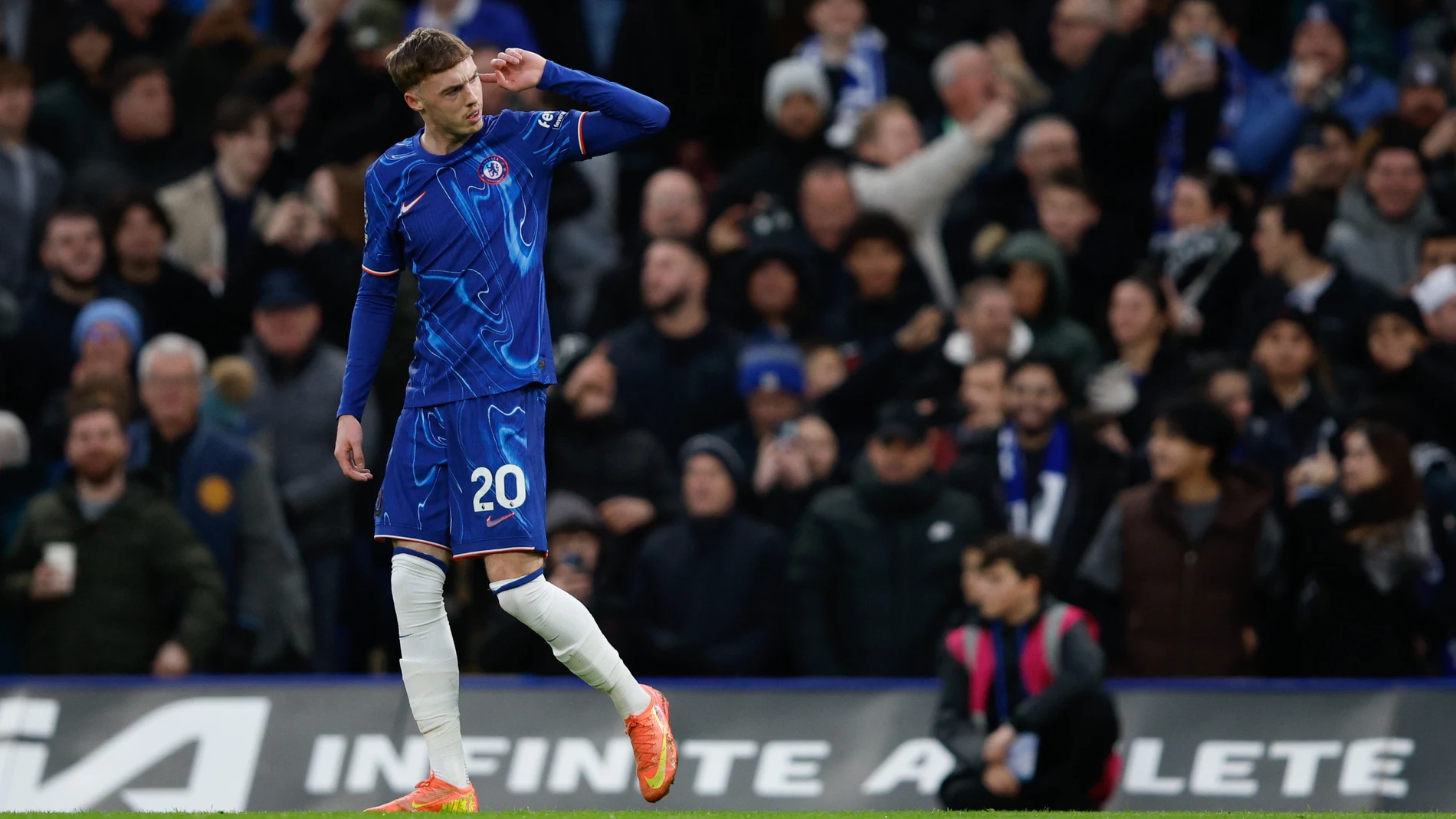 London (United Kingdom), 26/12/2024.- Cole Palmer of Chelsea celebrates scoring the 1-0 goal during the English Premier League soccer match between Chelsea FC and Fulham FC in London, Britain, 26 December 2024. (Reino Unido, Londres) EFE/EPA/DAVID CLIFF EDITORIAL USE ONLY. No use with unauthorized audio, video, data, fixture lists, club/league logos, 'live' services or NFTs. Online in-match use limited to 120 images, no video emulation. No use in betting, games or single club/league/player pu...