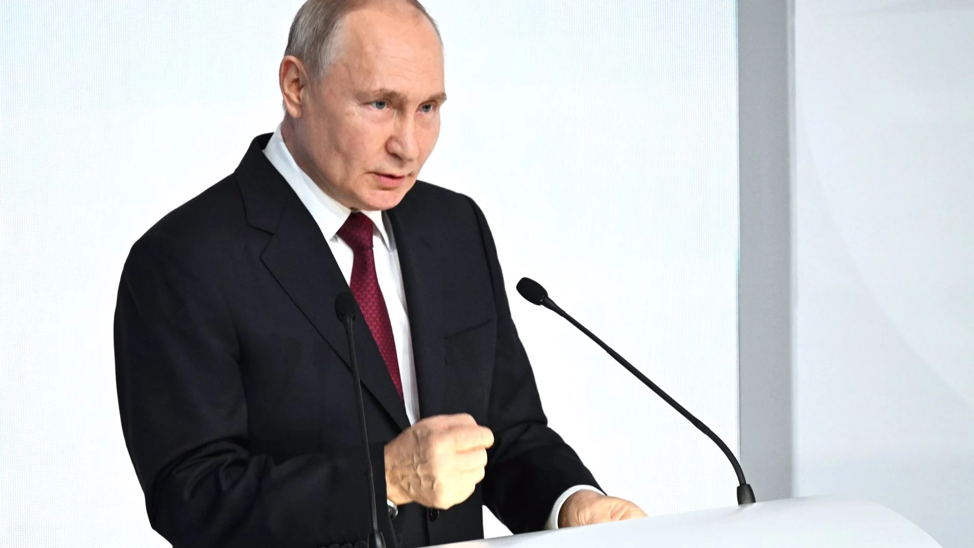 Ucrania.- Rusia anuncia nuevos avances en el este de Ucrania con la toma de otra localidad en Donetsk