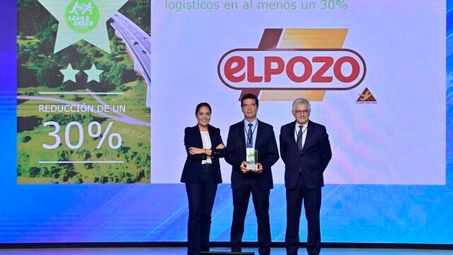 María Tena, directora de Logística de Aecoc; Rafael Simón, responsable de Logística de El Pozo Alimentación; y José María Bonmatí, director general de Aecoc