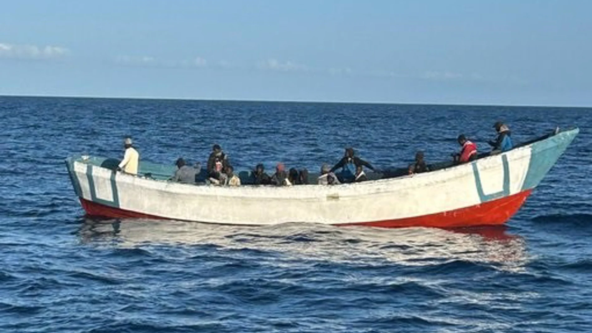 Salvamento Marítimo intercepta otros dos cayucos con 78 migrantes en aguas situadas al sur de El Hierro