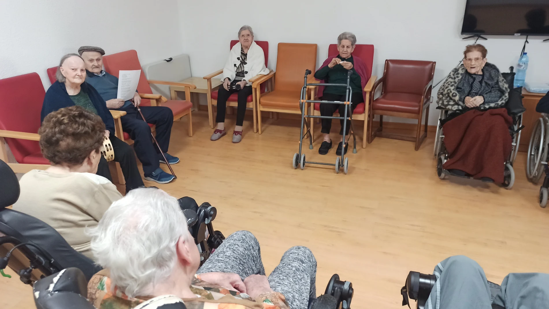 La residencia Santa Luisa y el Centro Sagrado Corazón de León imparten un innovador programa para varios grupos de personas usuarias.