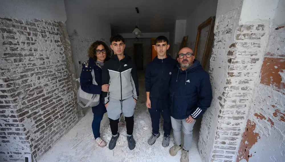 Rosa y su familia, afectados por la dana en la localidad de Massanassa