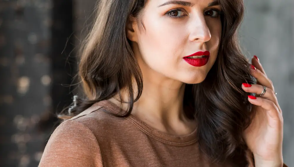 La teoría del labial rojo: todo lo que un labial carmín puede hacer por ti