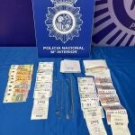 Imagen de billetes y boletos incautados. 