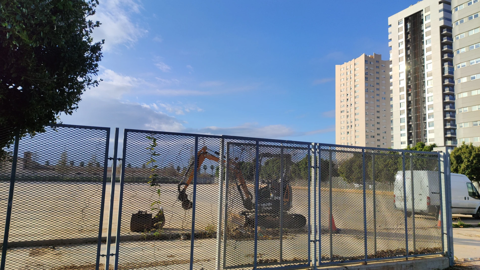 El Villarreal CF y la Fundación Trinidad Alfonso firman con el Ayuntamiento de Valencia el convenio para rehabilitar el campo de fútbol de La Torre REMITIDA / HANDOUT por AYUNTAMIENTO VALÈNCIA Fotografía remitida a medios de comunicación exclusivamente para ilustrar la noticia a la que hace referencia la imagen, y citando la procedencia de la imagen en la firma 27/12/2024